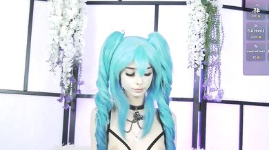 Xenomy's naked curves and seductive curves will make you cum with pleasure