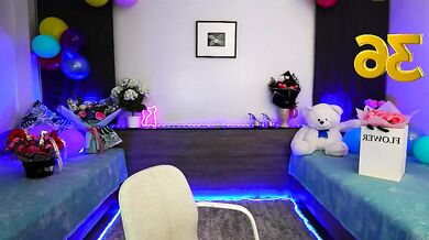 Anna Shine's Energetic Personality Voluptuous DÃ©colletage and Electric Yearning