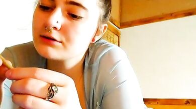 Watch Snowbunnycake_131's curvy young body twerk & finger her way through a steamy shower solo