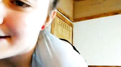 Watch Snowbunnycake_131's curvy young body twerk & finger her way through a steamy shower solo