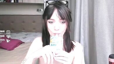 Elizabethbritanny - The Perfectly Shaped DÃ©colletage Vibrates with Intense Pleasure