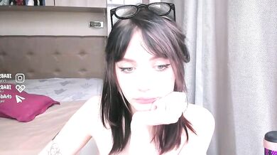 Elizabethbritanny - The Perfectly Shaped DÃ©colletage Vibrates with Intense Pleasure