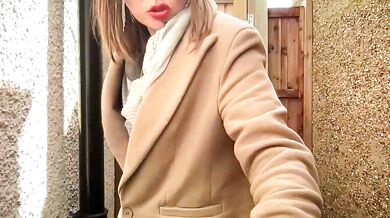 Seductive busty babe eats her own pie in this steamy nude leak video