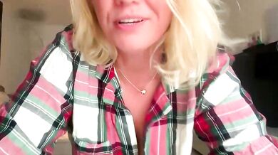 Kiradivine, the stunning cam girl, sensually pleasures Delightful stunner Talented Cam Slut