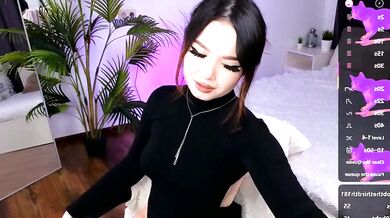 Maddymystie captures herself in a hot live video - captivating beauty and booty