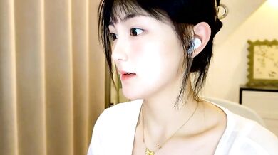 Watch young Chinese emo brunette, SHUIshui_, get romantic with a young and horny dude in HD