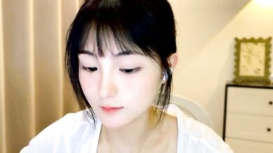 Watch young Chinese emo brunette, SHUIshui_, get romantic with a young and horny dude in HD