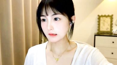 Watch young Chinese emo brunette, SHUIshui_, get romantic with a young and horny dude in HD