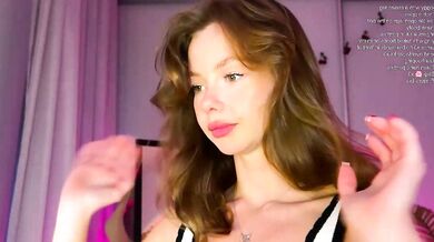 Watch Elli_harmon's Perfectly contoured dÃ©colletage vibrating and pulsating in pleasure