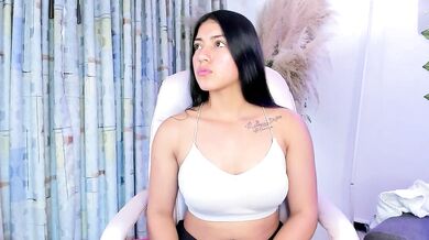 Latina cam girl Quiinn_bx gets topless & creampied while her cuckold husband watches in HD