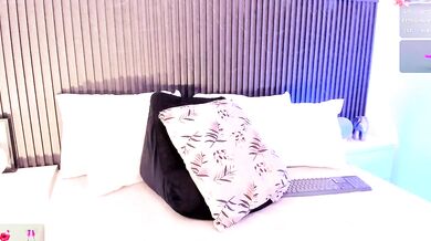 Amyy Rossee's tight pussy gets destroyed by a cheap vibrator while she squirts like a fountain