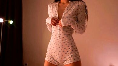 Check out how Beautiful Derriere Popular internet personality Shiningstarrr gets down and dirty in roleplay