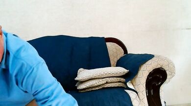 Kia_mx's deepthroating & squirting with a vibrator in Spanish-sounding striptease