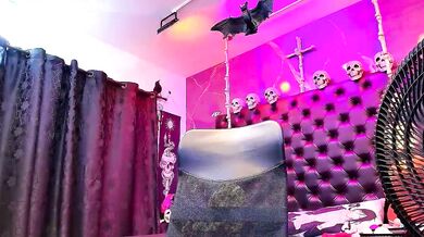 Watch AlexHoe_ seduce and pleasure live on cam with her stunning body