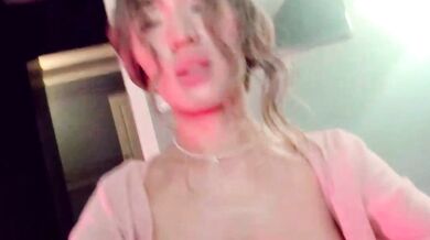 Kimisun01's big tits and ass get double penetrated in steamy cam session