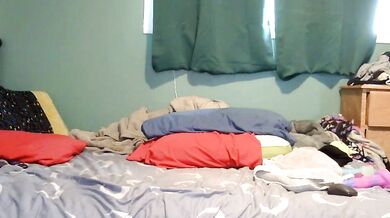 Watch young Canadian bombshell Opportunisticwh0re suck and twerk her way to a big-ass-filled orgasm!