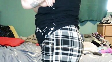 Watch young Canadian bombshell Opportunisticwh0re suck and twerk her way to a big-ass-filled orgasm!