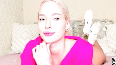 Watch Katebremar seduce and charm with her stunning assets in this steamy cam show