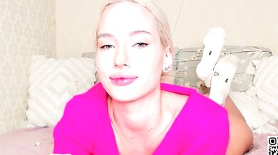 Watch Katebremar seduce and charm with her stunning assets in this steamy cam show