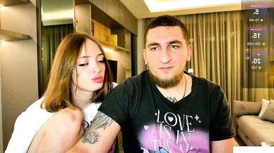 Emir_nihan's stunning body and curvy body are perfect for a sensual dÃ©colletage