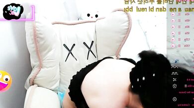 Hot-nini20 records herself getting off in public with her favorite toys and fingers