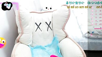 Hot-nini20 records herself getting off in public with her favorite toys and fingers