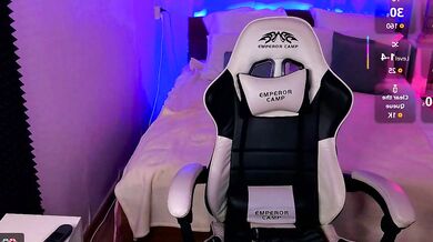 Miliburns - Alluring backside on display in hot porn broadcast