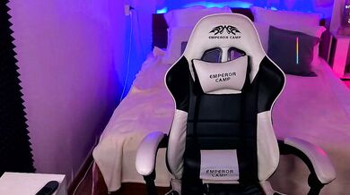 Miliburns - Alluring backside on display in hot porn broadcast