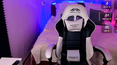 Miliburns - Alluring backside on display in hot porn broadcast