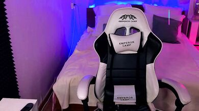 Miliburns - Alluring backside on display in hot porn broadcast