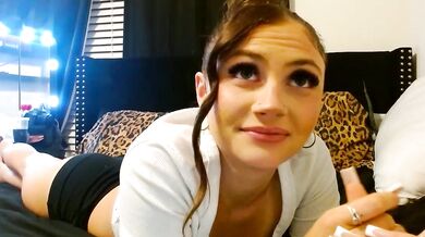 Daisyparkerxo's private parts get a sensual tease in hot nudes