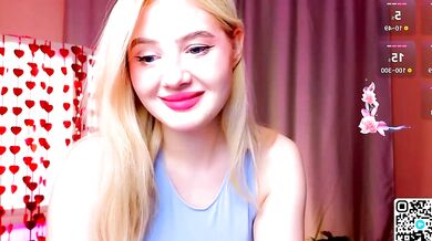 OliviaBr0wn0 strips and twerks in public with a wet oil show