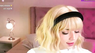 Watch miss_meii's stunning streamer - Energetic performance and charming charm!