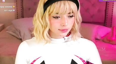 Watch miss_meii's stunning streamer - Energetic performance and charming charm!