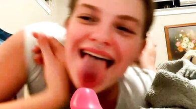 Princesspinkietoe's solo show: a sensual record of a quivering, flashing, and dripping wet girl
