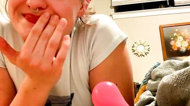 Princesspinkietoe's solo show: a sensual record of a quivering, flashing, and dripping wet girl