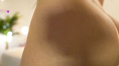 Danii Xoxo captures her vibrating stream in stunning vid