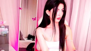 Eliza_babee_ seduces with her amazing booty and engages in seductive pleasure on Webcast