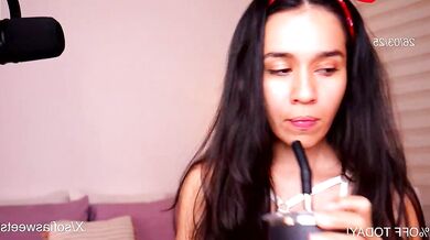 Sweetsthep22 gets down and dirty with virtual reality in a hot webcam show