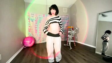 Hexivu dominates in intense cam show with Aching & Radiant glutes