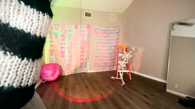 Hexivu dominates in intense cam show with Aching & Radiant glutes