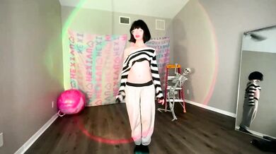 Hexivu dominates in intense cam show with Aching & Radiant glutes