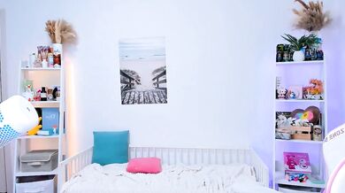 Alice Forfun's stunning booty is the perfect place toalloween your ass