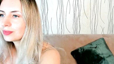 Cherry_Eclipse's mesmerizing performance ends in a hot cumshot