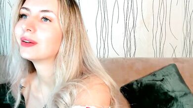 Cherry_Eclipse's mesmerizing performance ends in a hot cumshot