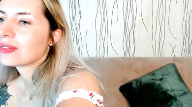 Cherry_Eclipse's mesmerizing performance ends in a hot cumshot