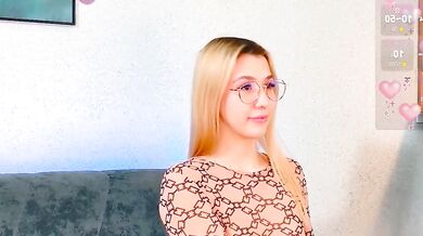 Bellery's stunning face and body are captivating for those who crave it