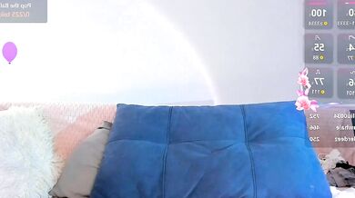 Watch Iminako's seductive moves on cam - Cam girl action!