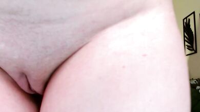 Little Pearl seduces and teases in this seductive video