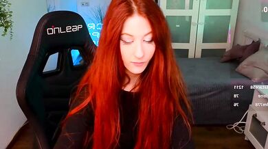 Caty Cuddly gets her tight pussy toyed & plays with in mind-blowing orgasm!